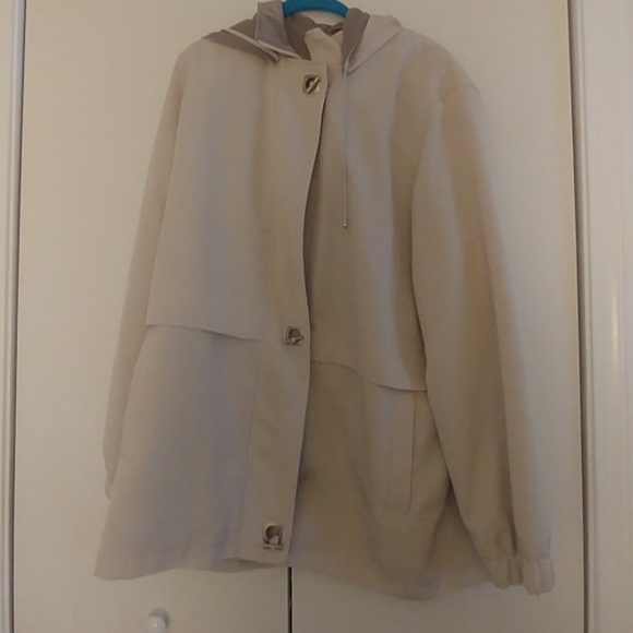 💛PUT A BUNDLE TOGETHER 4 $30 YOU GET THE COAT FOR - Picture 1 of 5